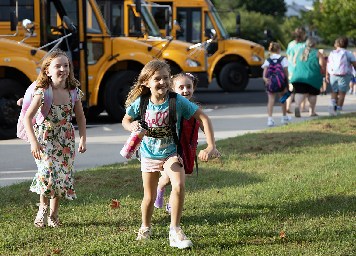 Image of students getting off the bus